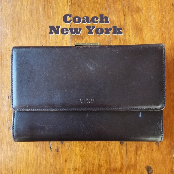 Coach Handbags - Coach New York brown leather kisslock wallet clutch classic minimalist